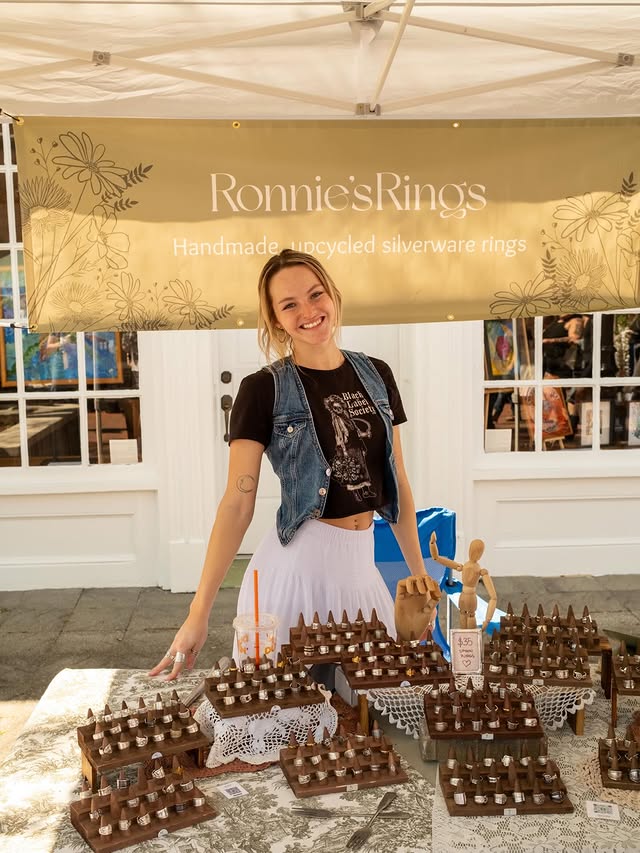 The Ronnie’s Rings booth ready for a craft show.